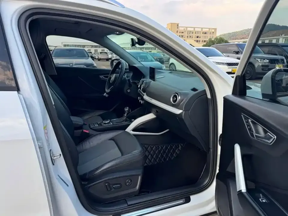 Audi Q2L
