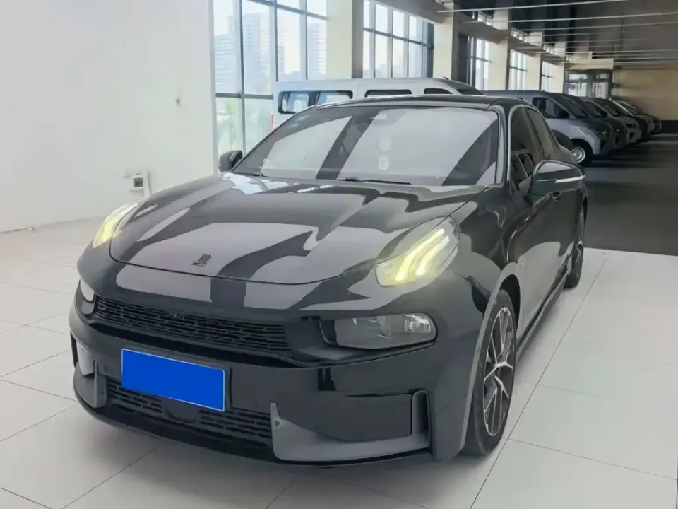 Lynk & Co 03