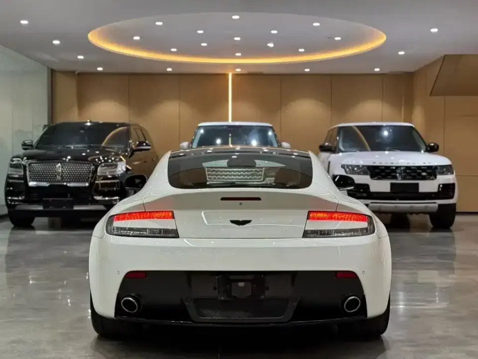 Aston Martin V8 Vantage
