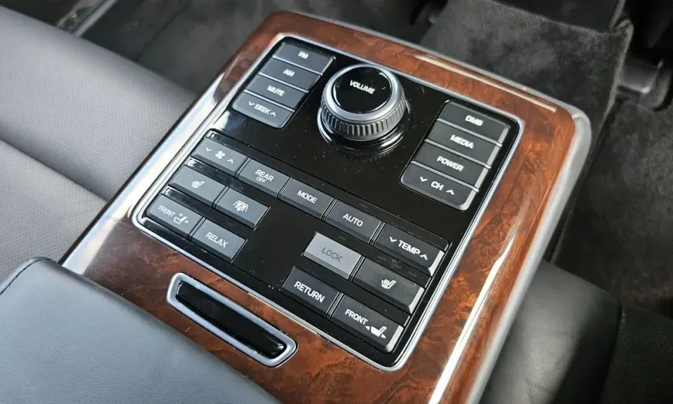 Hyundai Equus