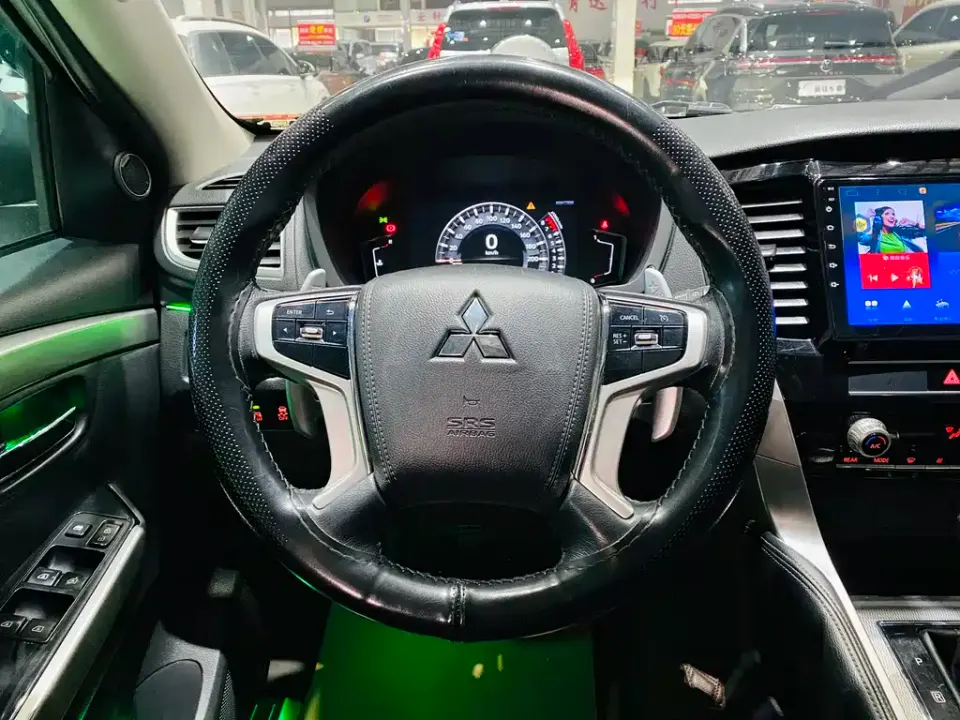 Mitsubishi Pajero Sport (Import)