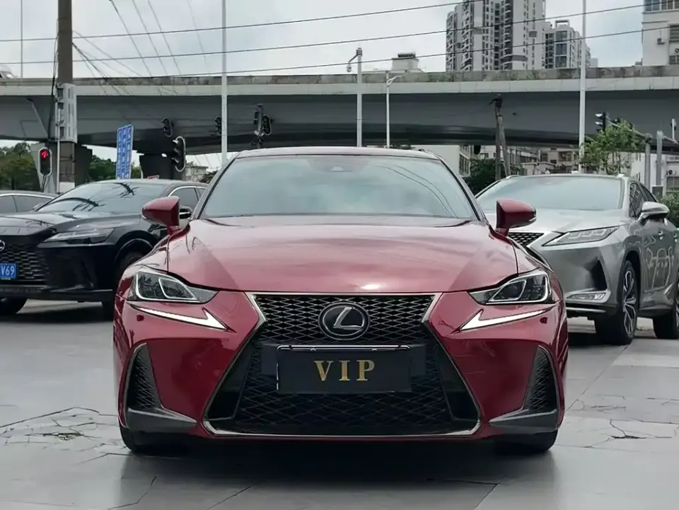 Lexus IS