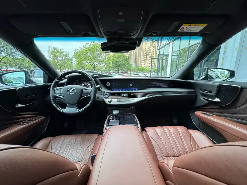 Lexus LS