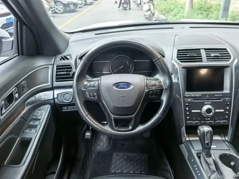 Ford Explorer (Import)