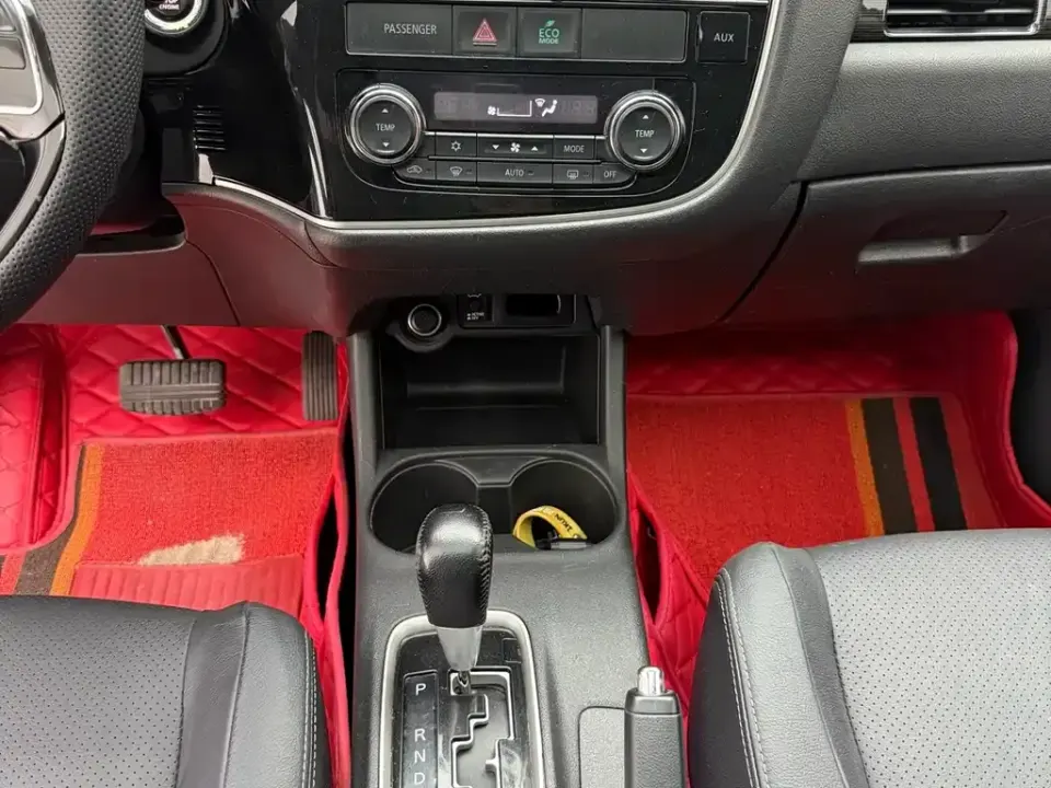 Mitsubishi Outlander (Import)