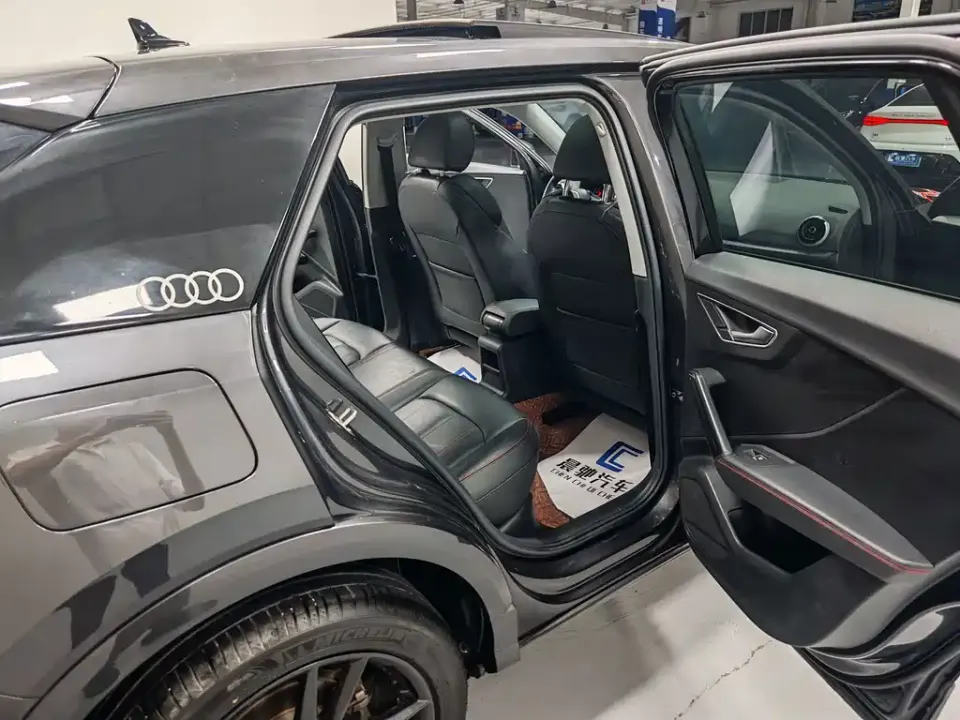 Audi Q2L