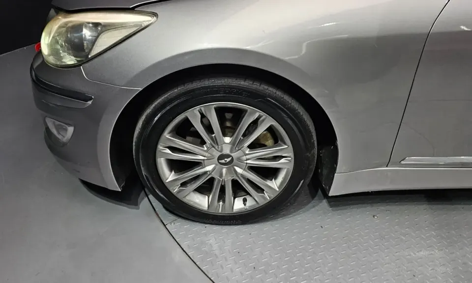Hyundai Genesis