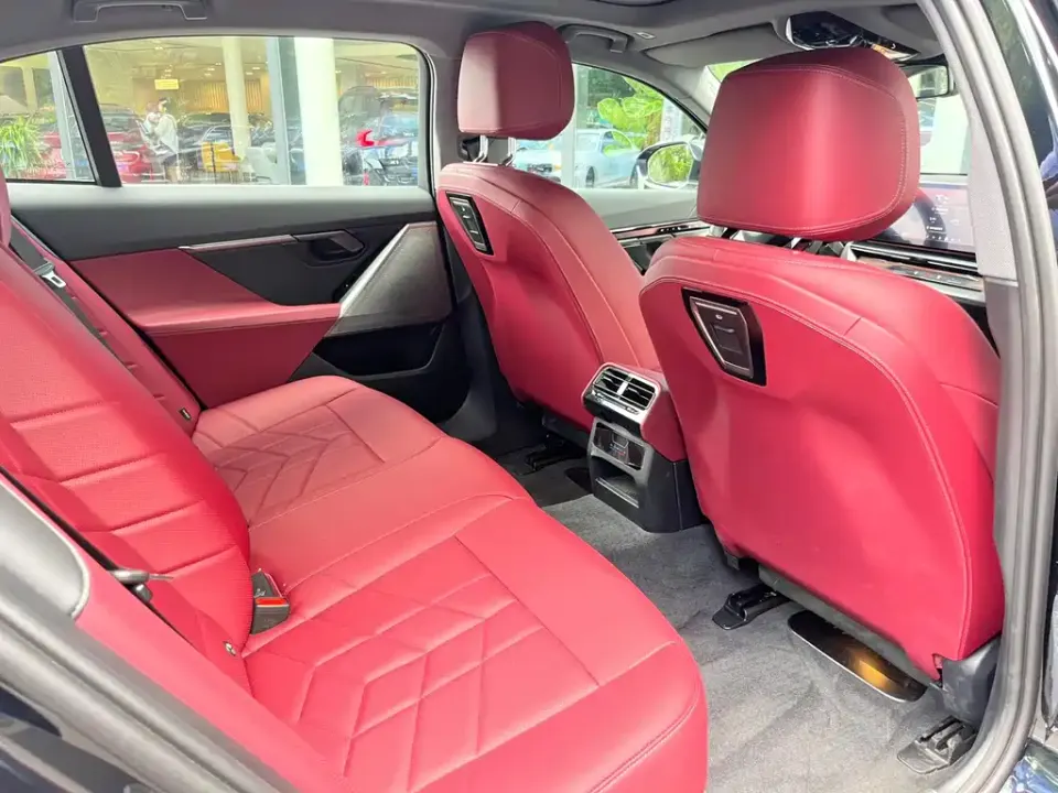 BMW i5