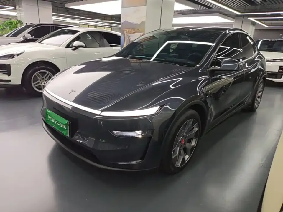 Tesla Model Y L