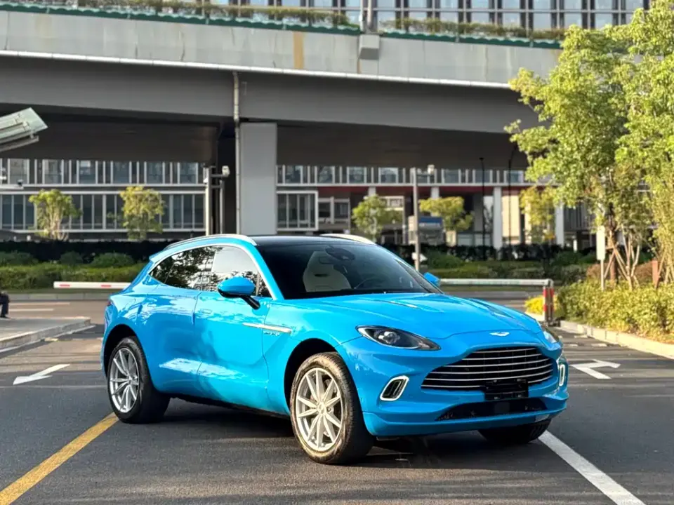 Aston Martin DBX