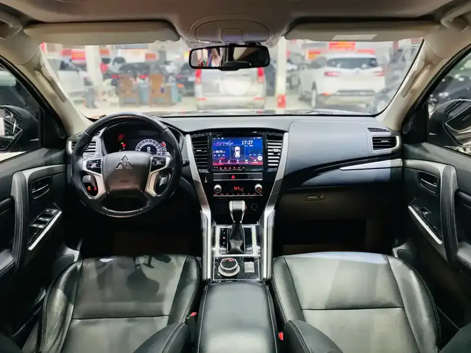Mitsubishi Pajero Sport (Import)