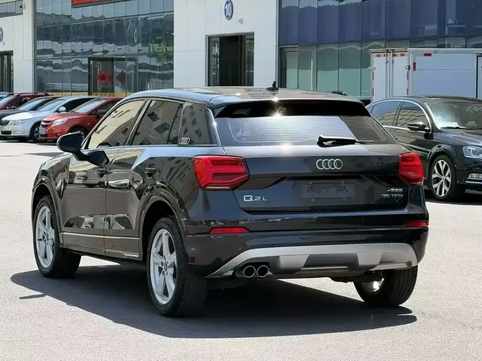 Audi Q2L