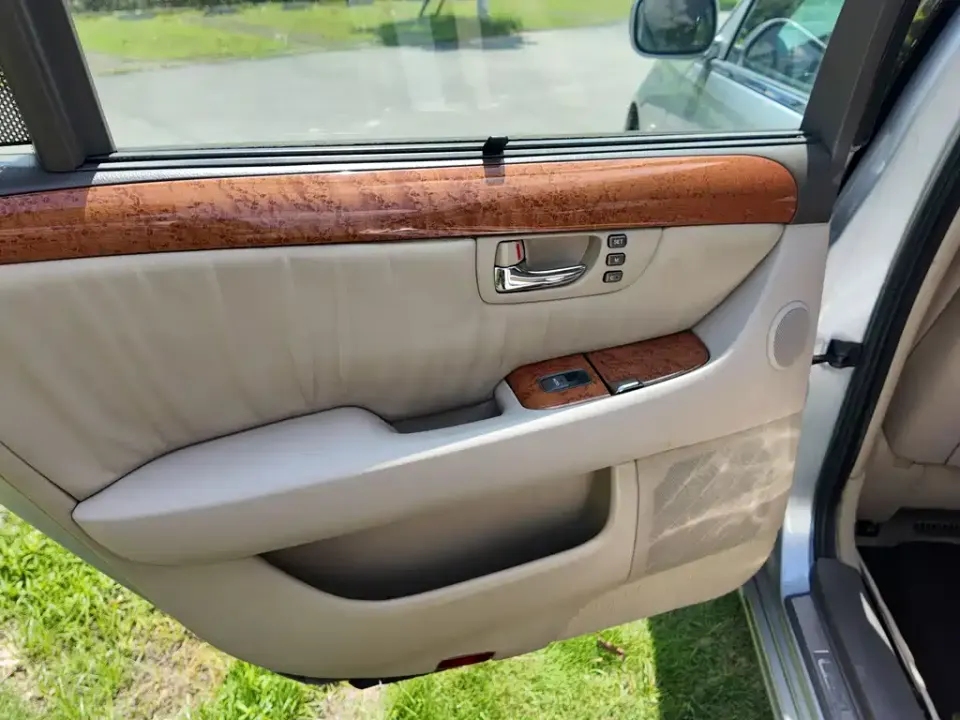 Lexus LS