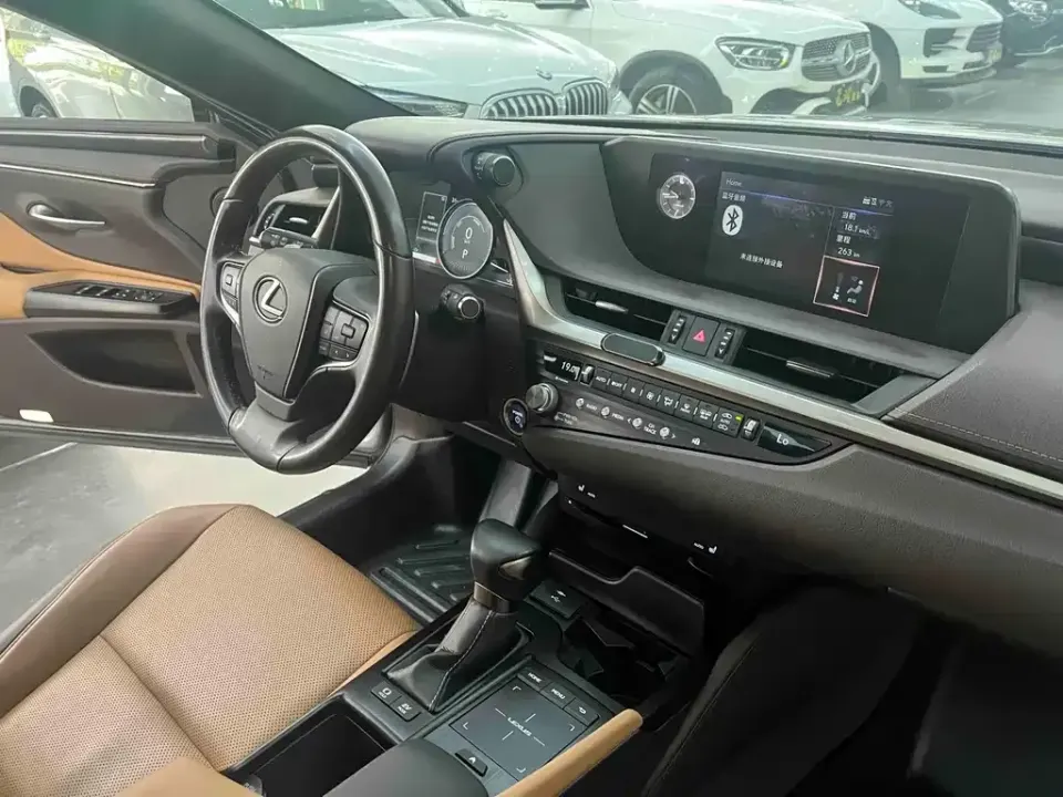 Lexus ES