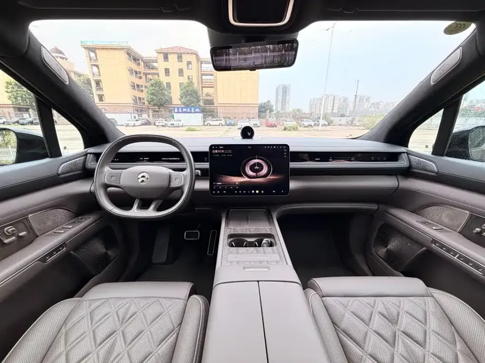 Nio ES8