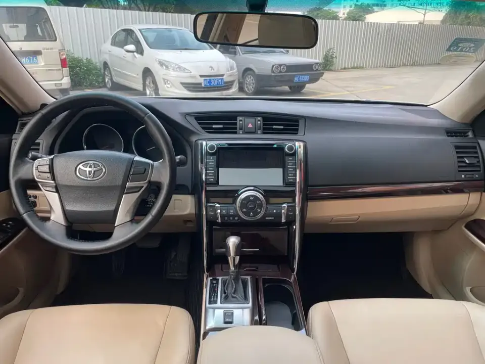 Toyota Reiz