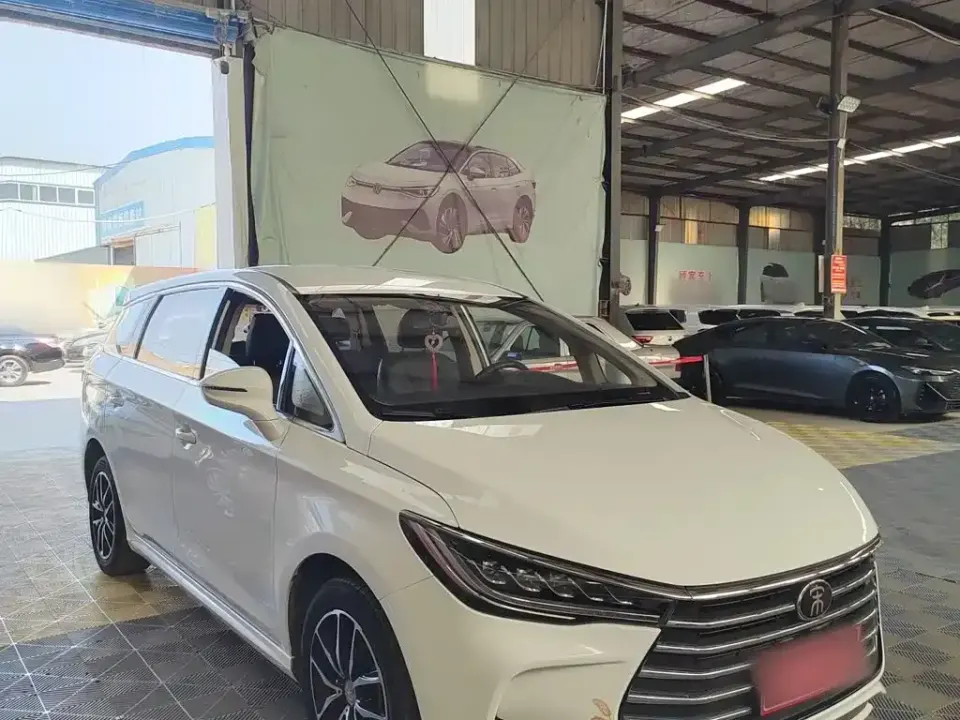 BYD MAX