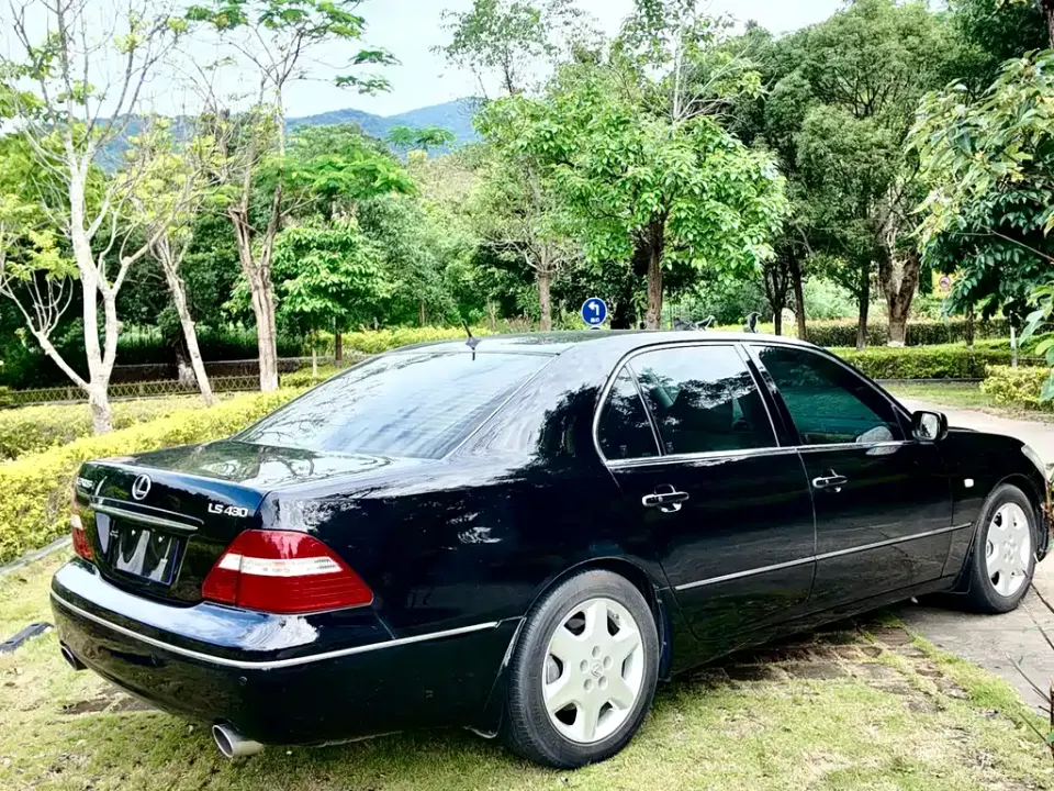 Lexus LS
