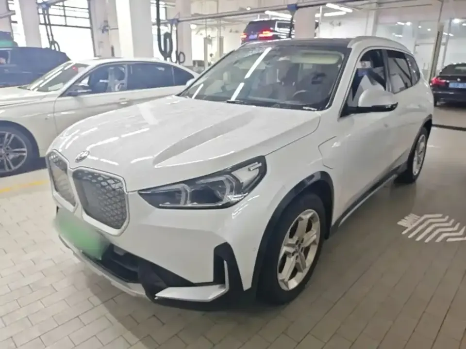 BMW iX1