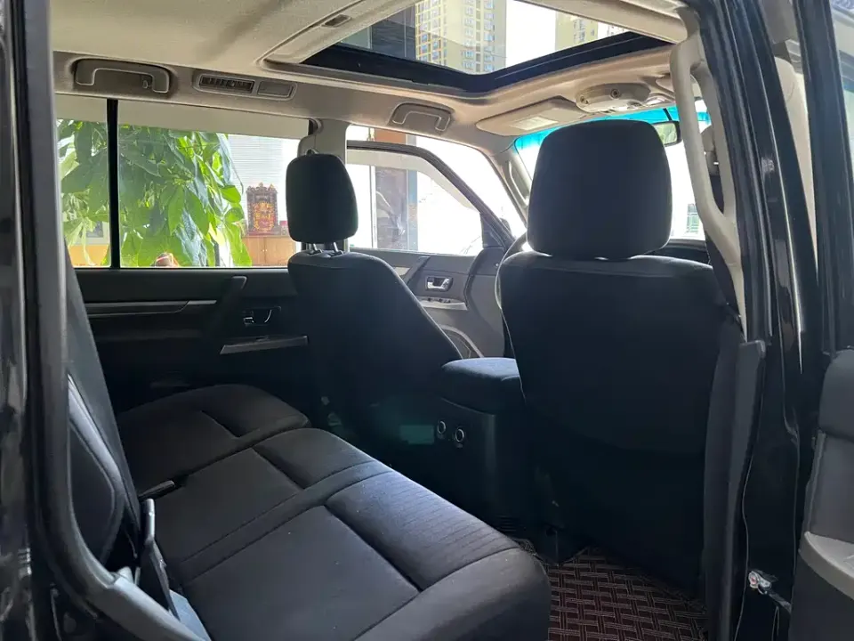 Mitsubishi Pajero (Import)