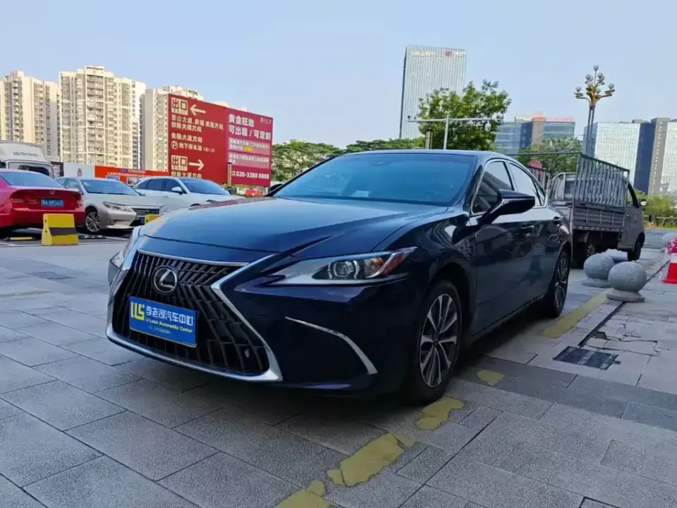 Lexus ES