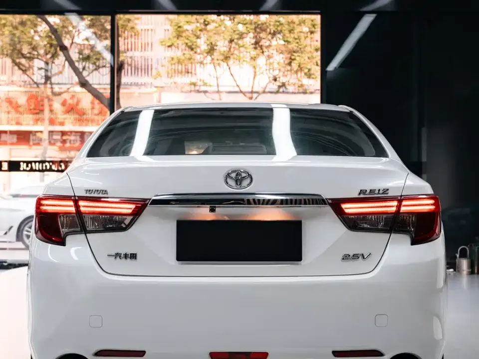 Toyota Reiz