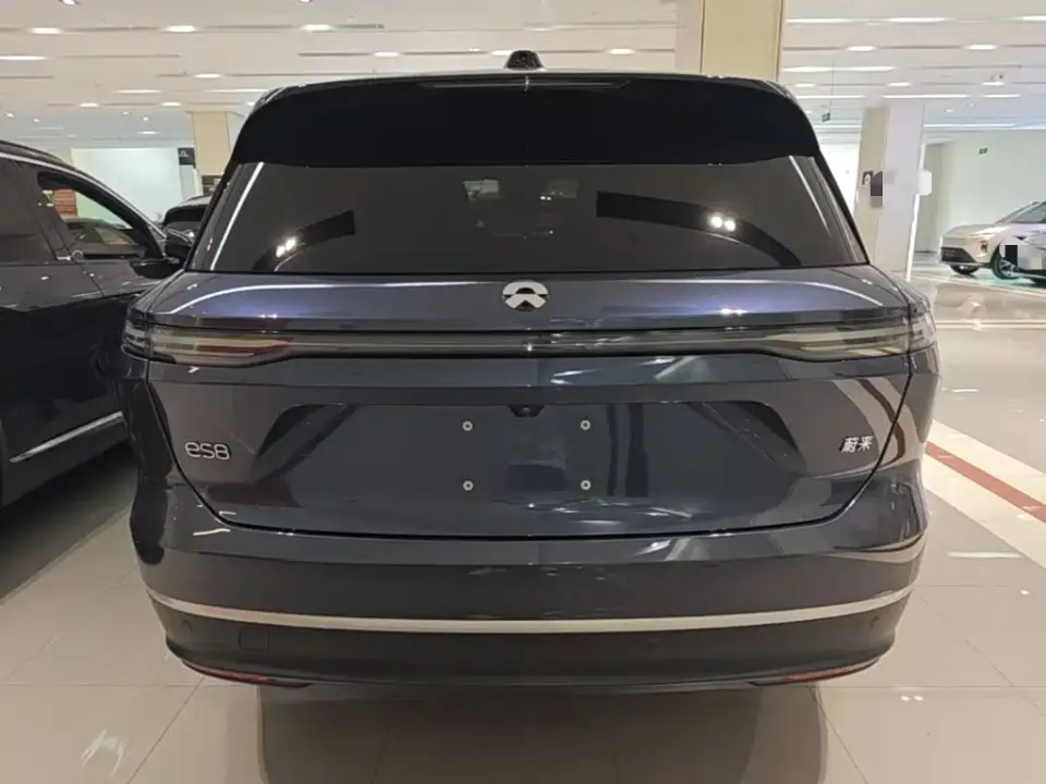 Nio ES8