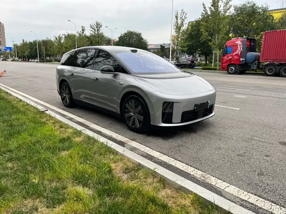 Li Li i8