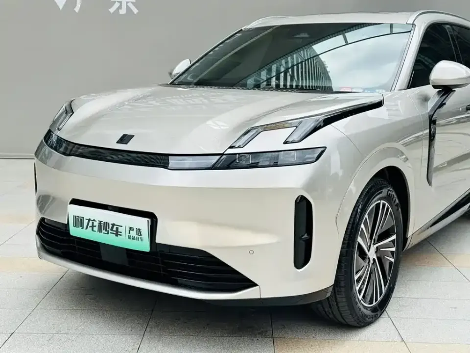 Lynk & Co 08 EM-P