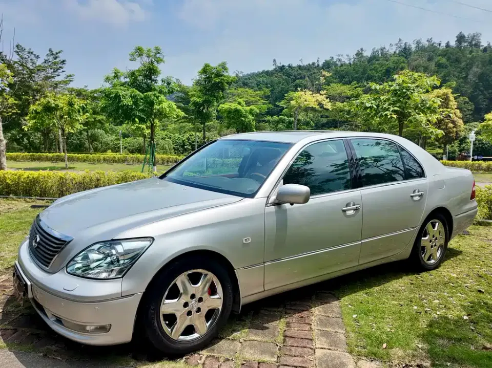 Lexus LS