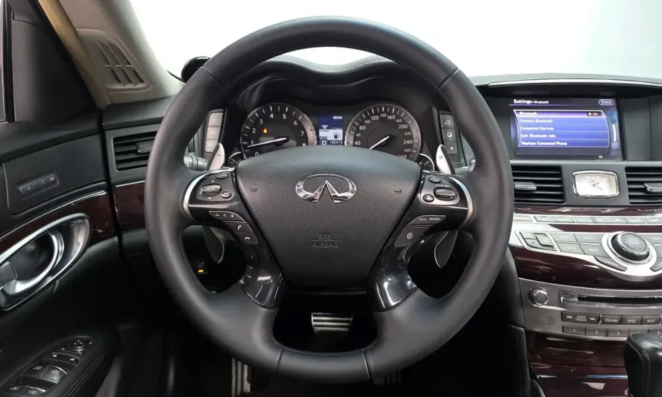 Infiniti M