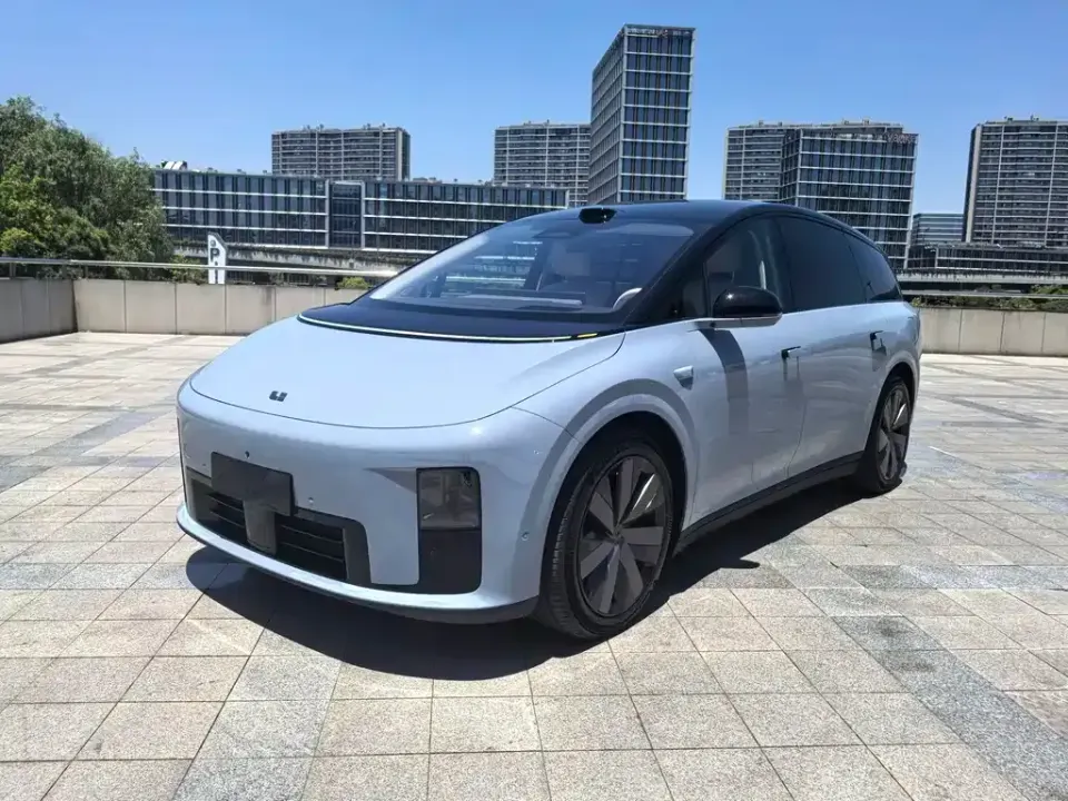 Li Li i8