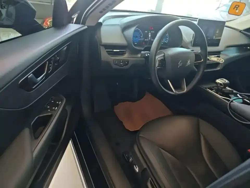 Hongqi Hongqi E-QM5