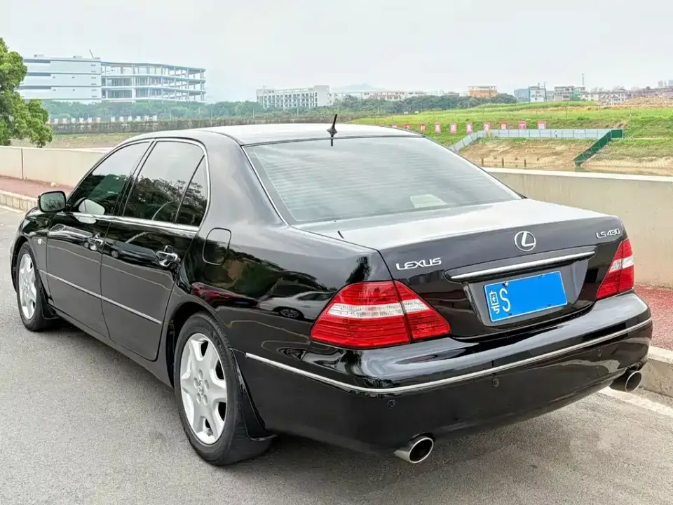 Lexus LS