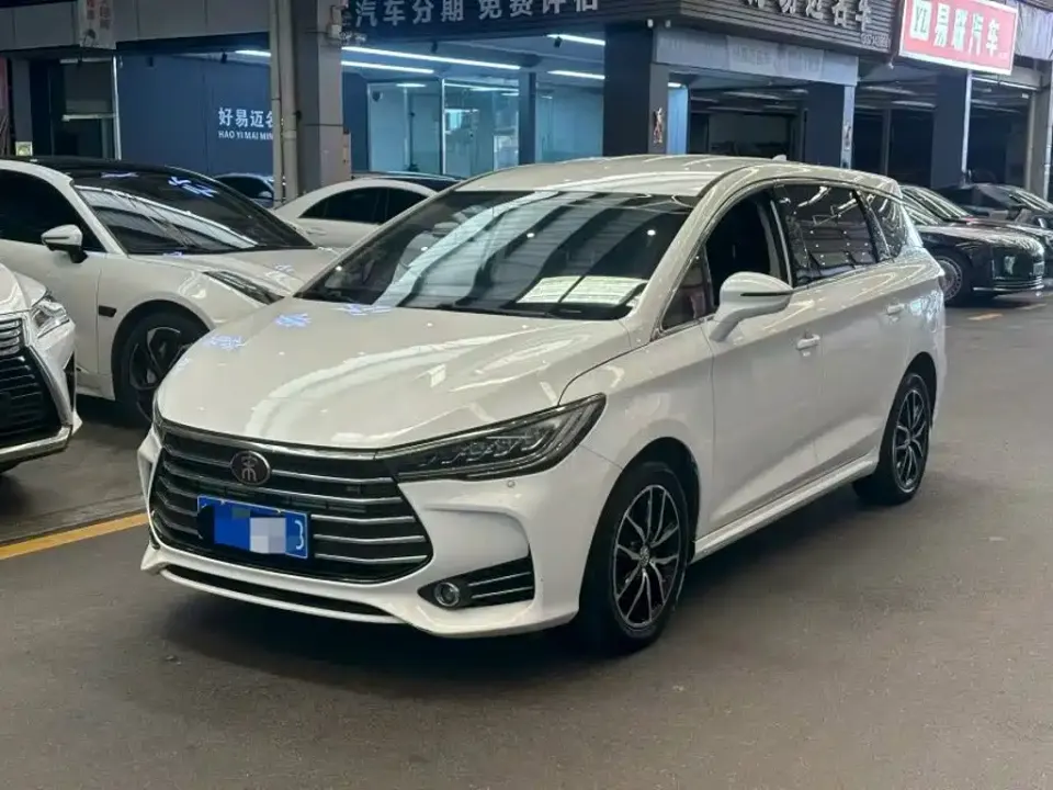 BYD MAX
