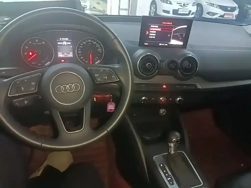 Audi Q2L
