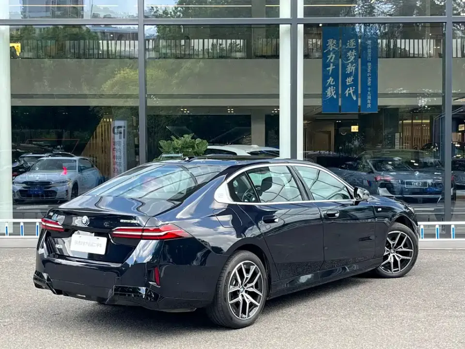 BMW i5