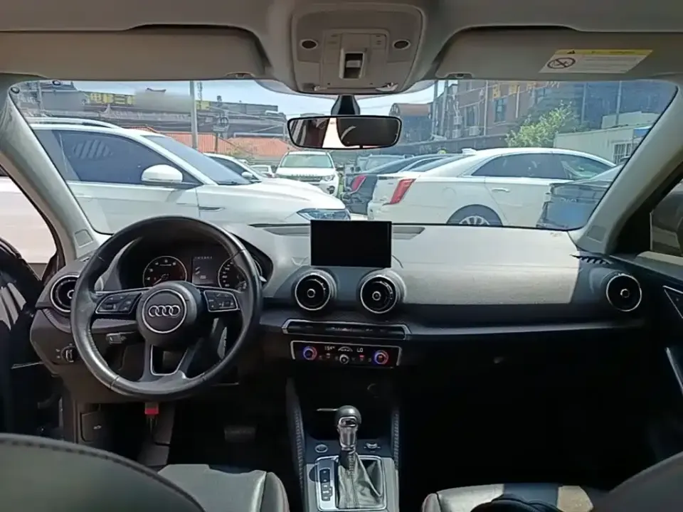 Audi Q2L
