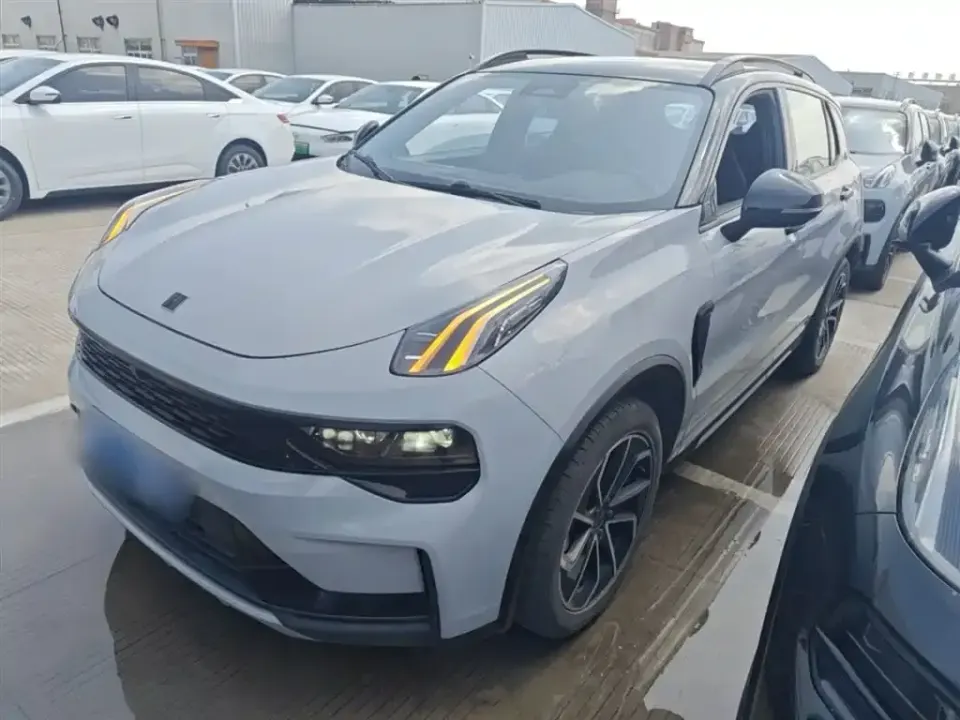 Lynk & Co 01