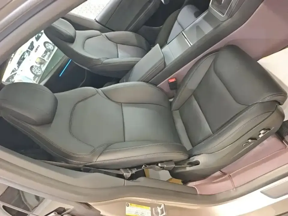 Tesla Model Y L