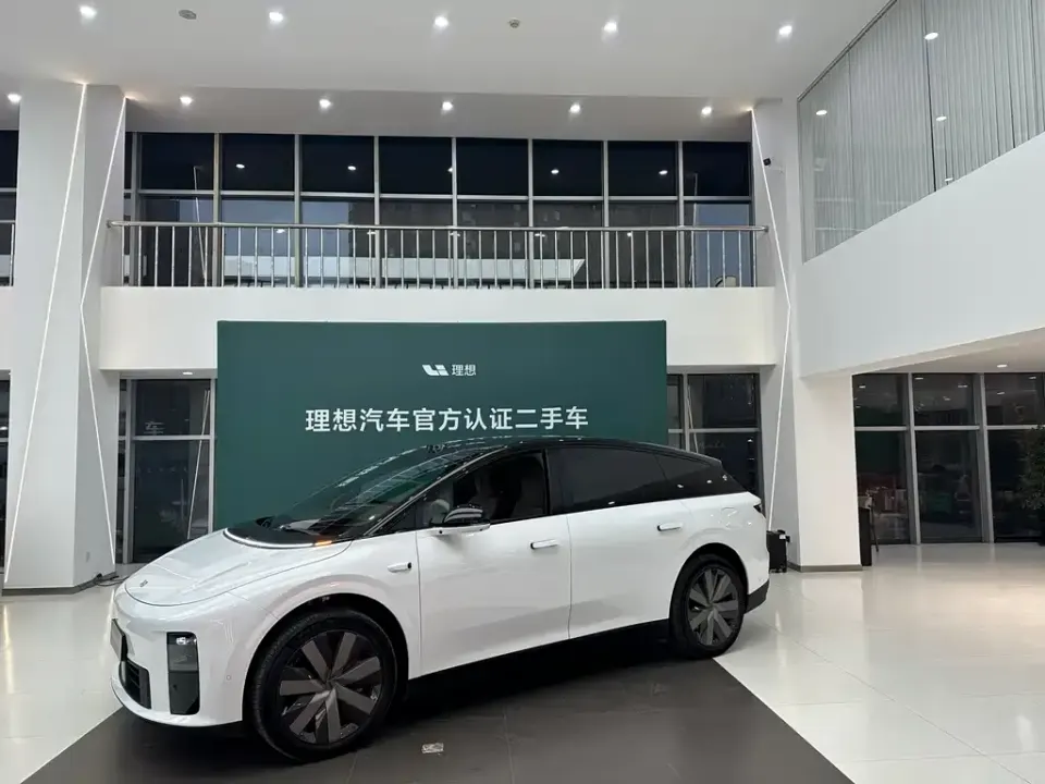 Li Li i6