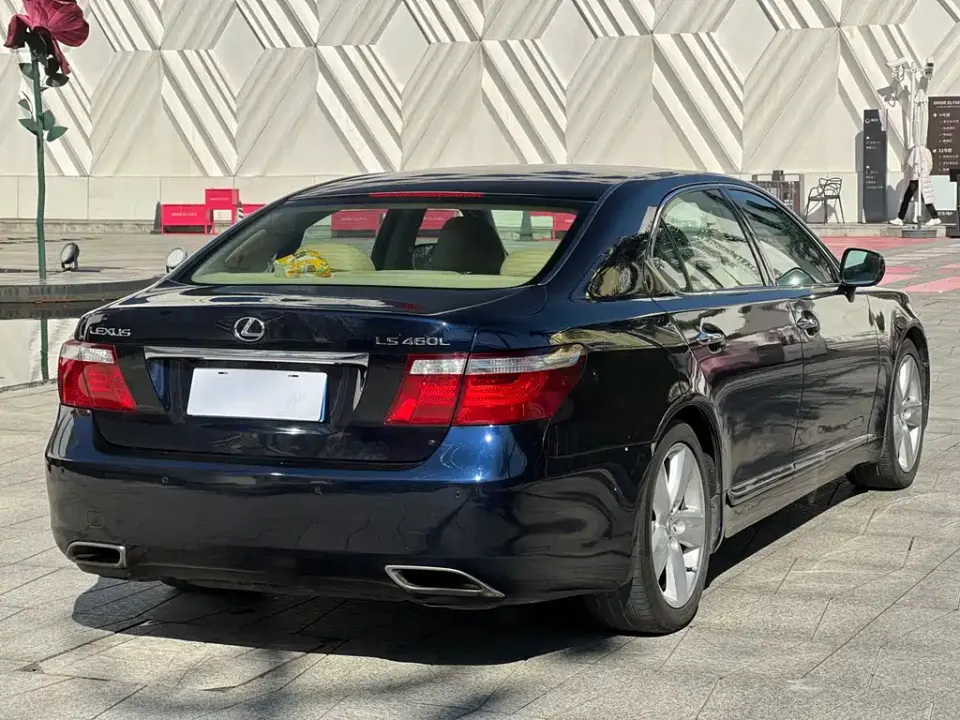 Lexus LS