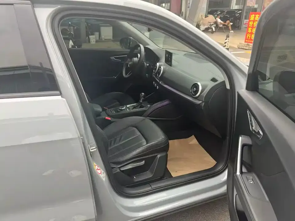 Audi Q2L