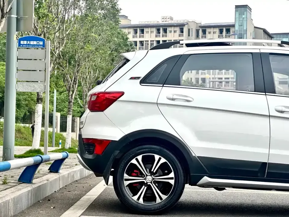 BAIC Senova X25