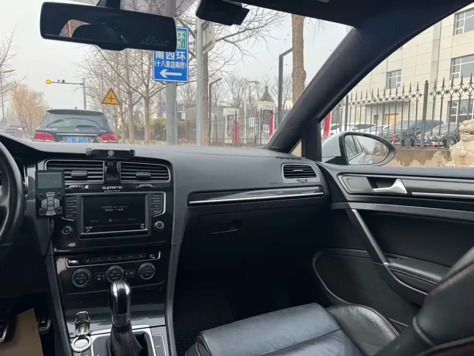 Volkswagen Golf GTI