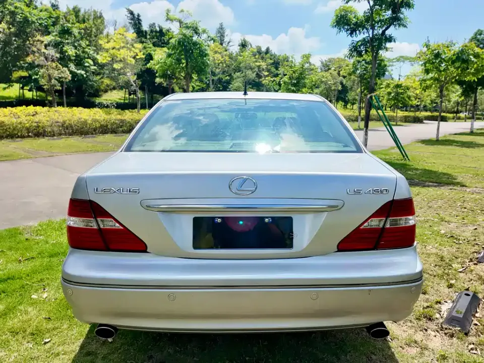 Lexus LS