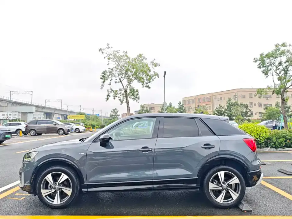 Audi Q2L