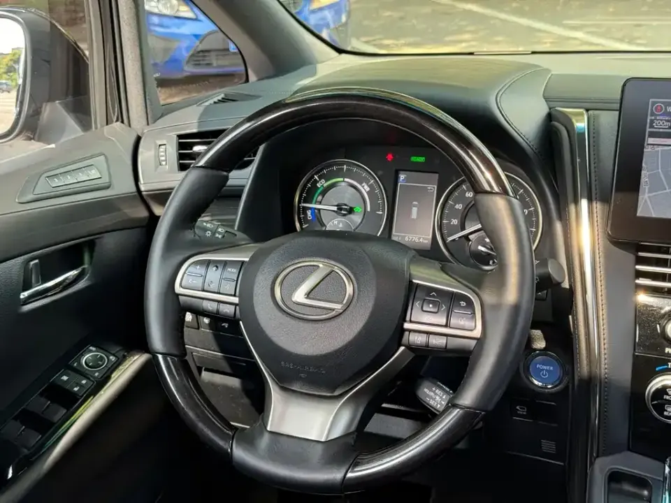 Lexus LM