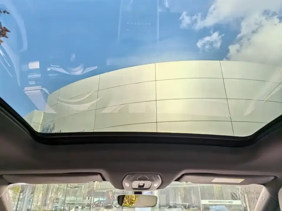 Porsche Macan EV