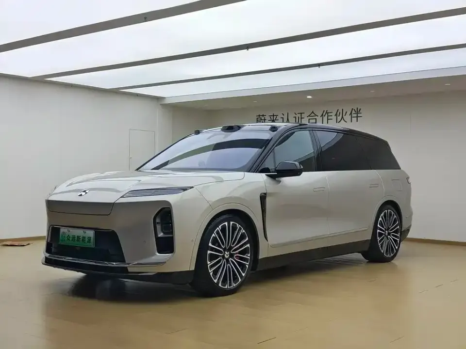 Nio ES8